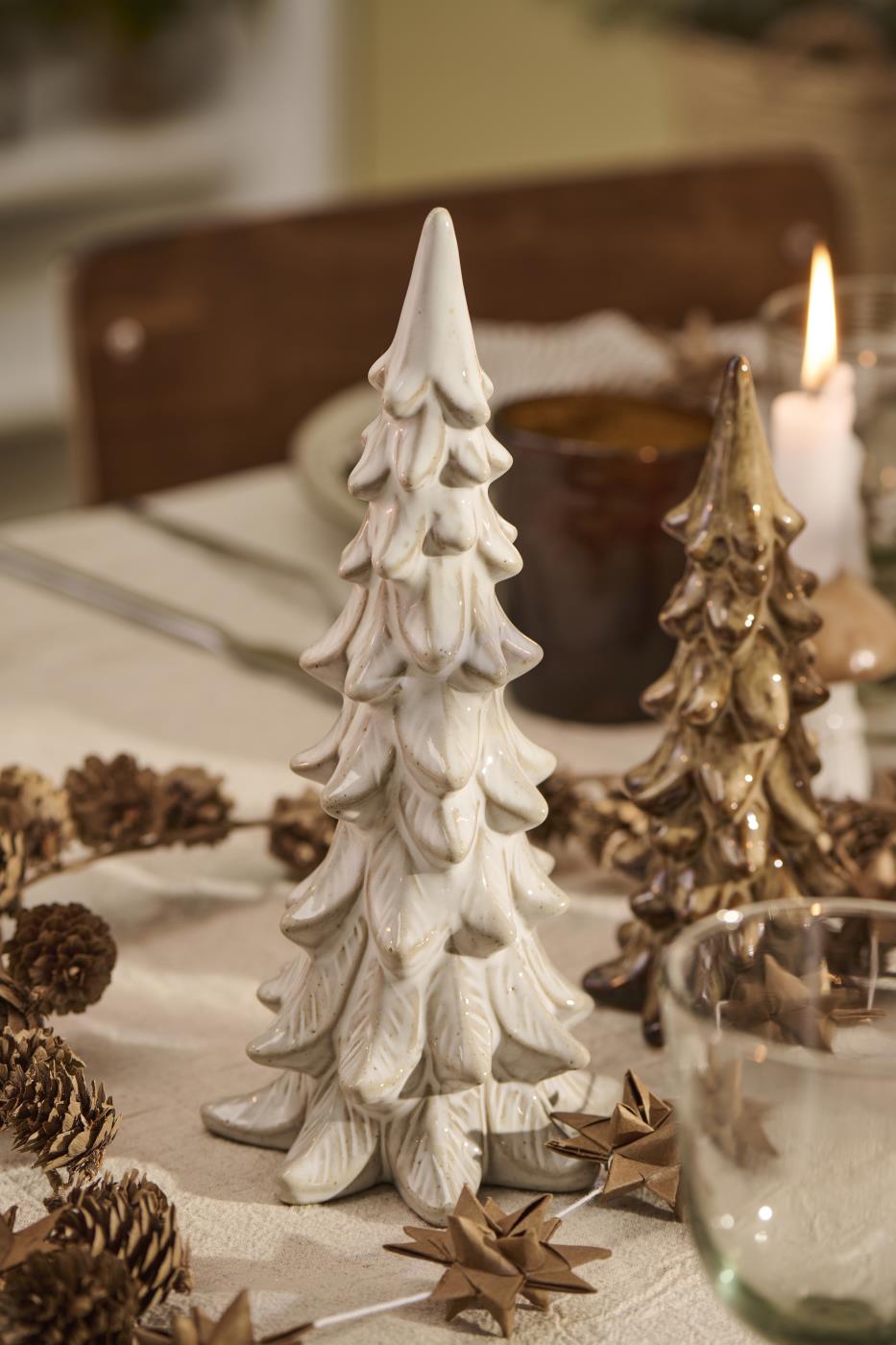 Arbre de Noël debout blanc-tacheté