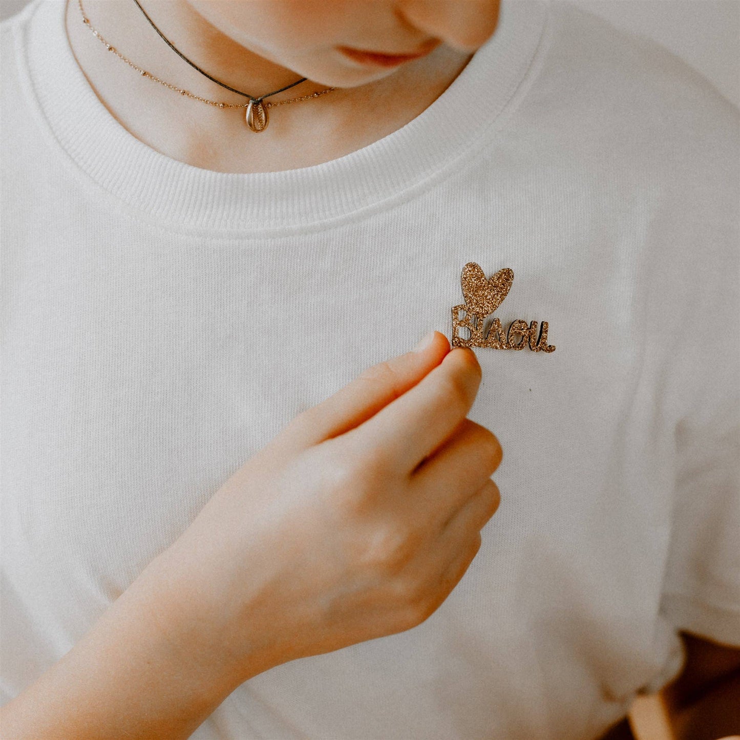 Pin's en paillettes - Bisou