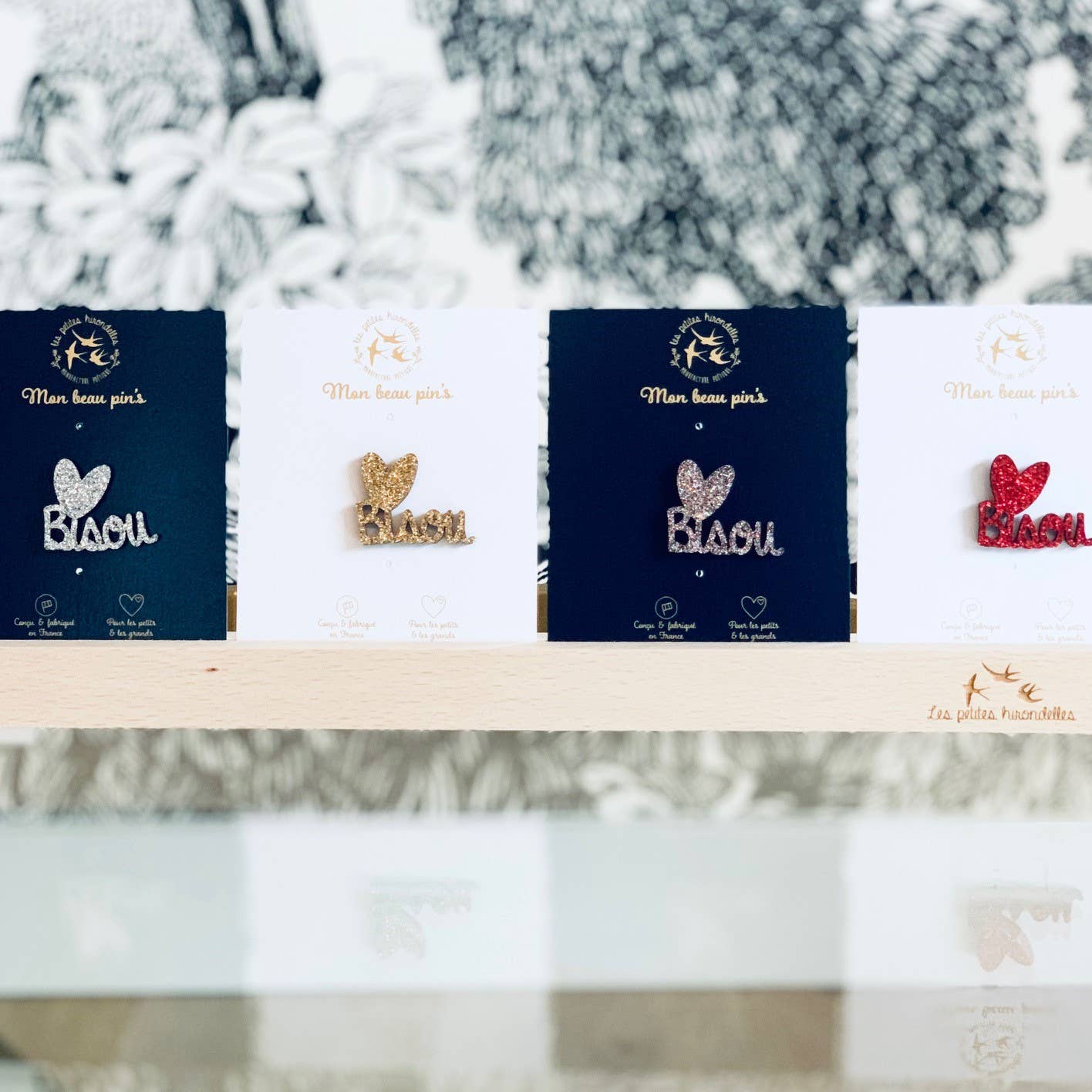 Pin's en paillettes - Bisou