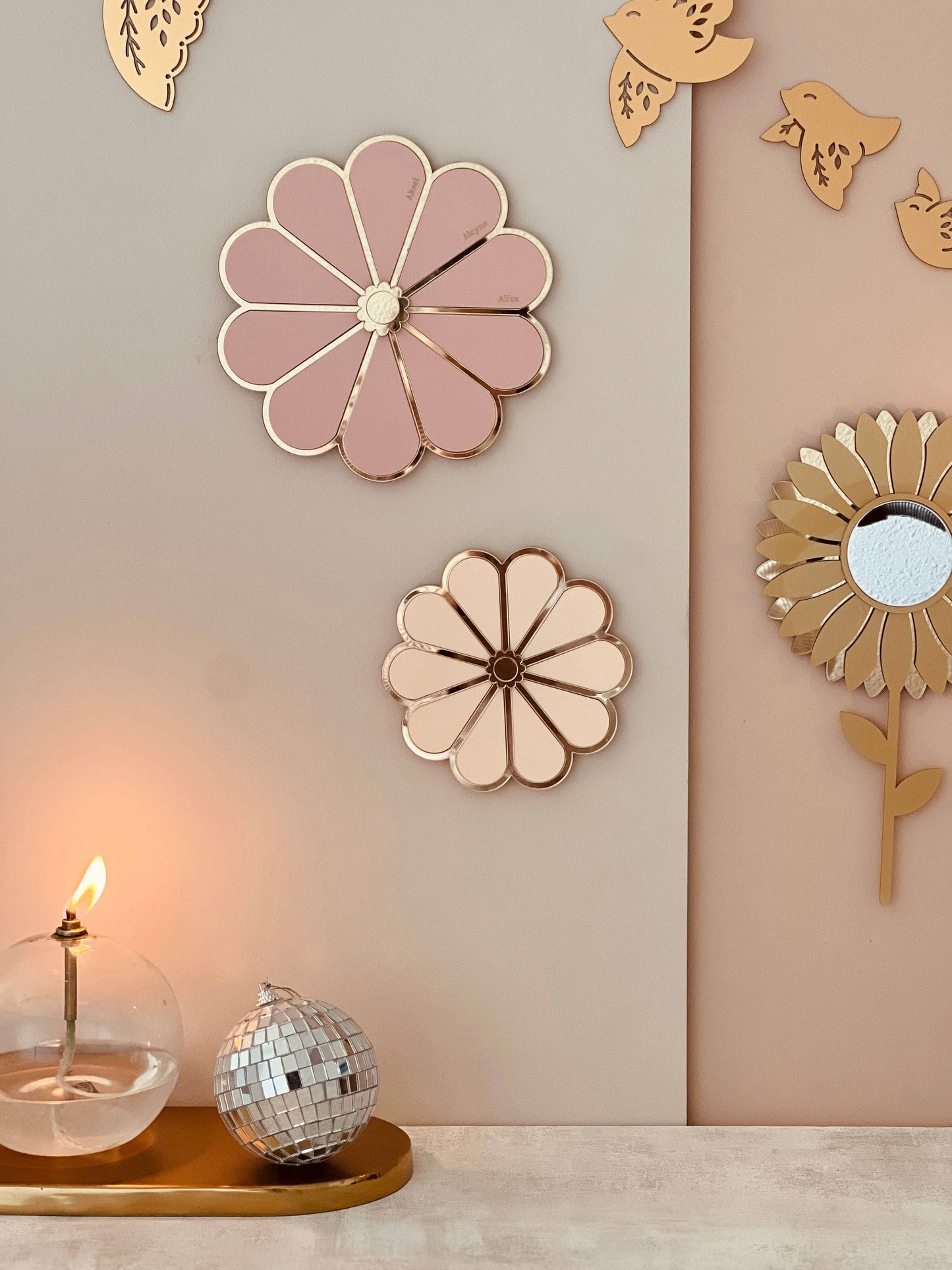 Bijou de mur Fleur en plexiglas - 17 cm de diamètre
