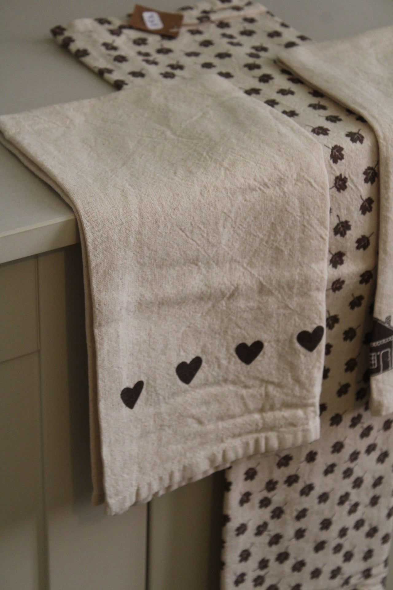 Torchon coton coeurs marron