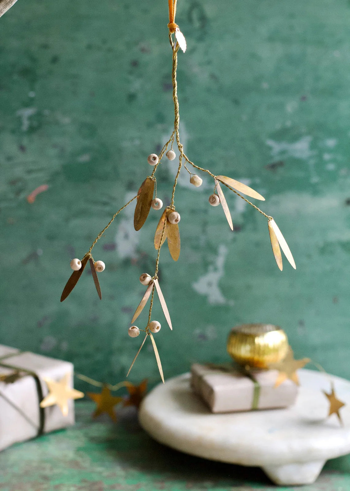 Branche avec perle en bois