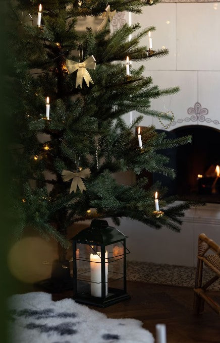 Ornement à suspendre en ruban de laiton