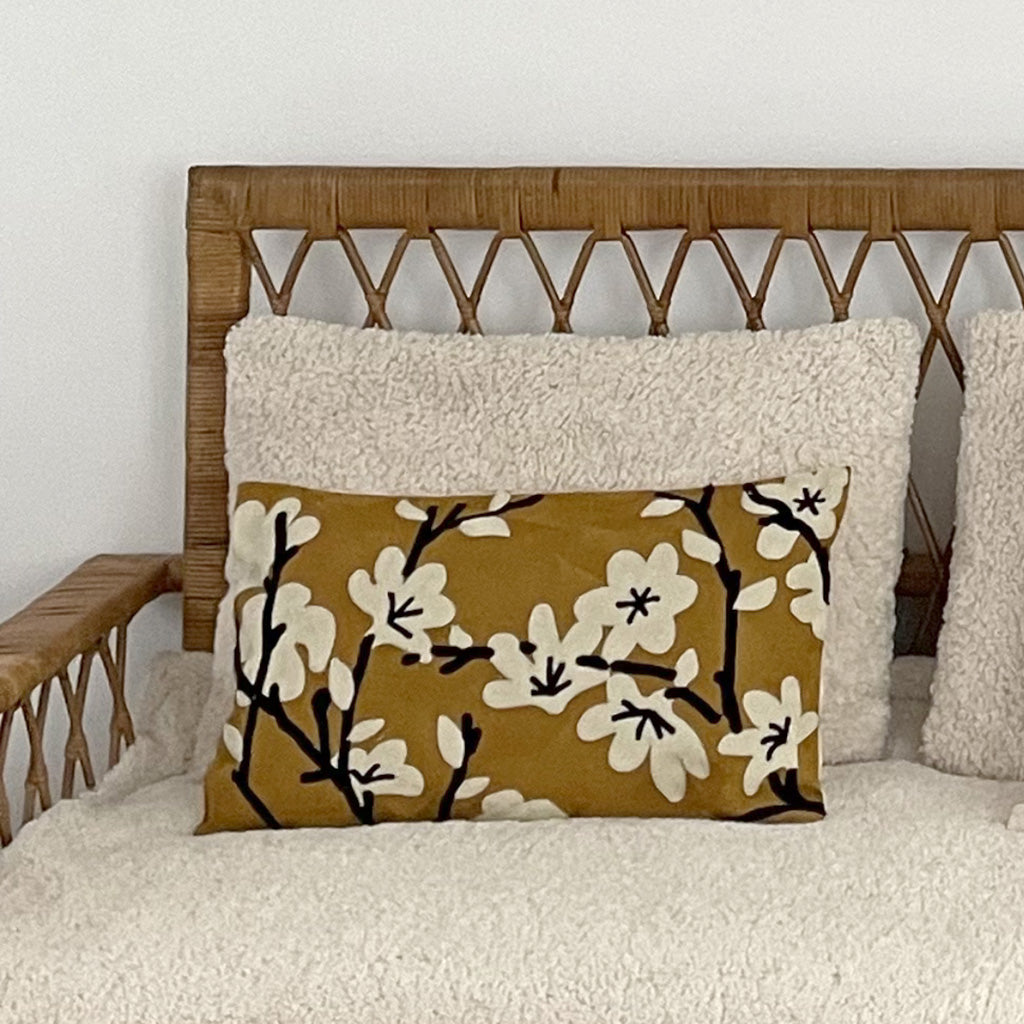 Coussin Influence Yoshi ocre