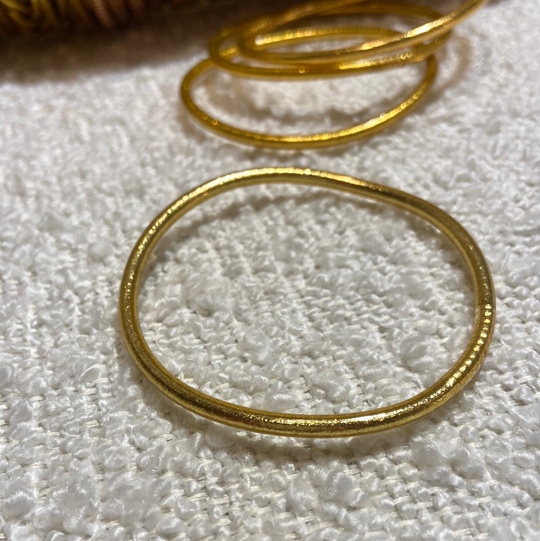 Jonc Bouddhiste fin sans mantra taille S - Doré