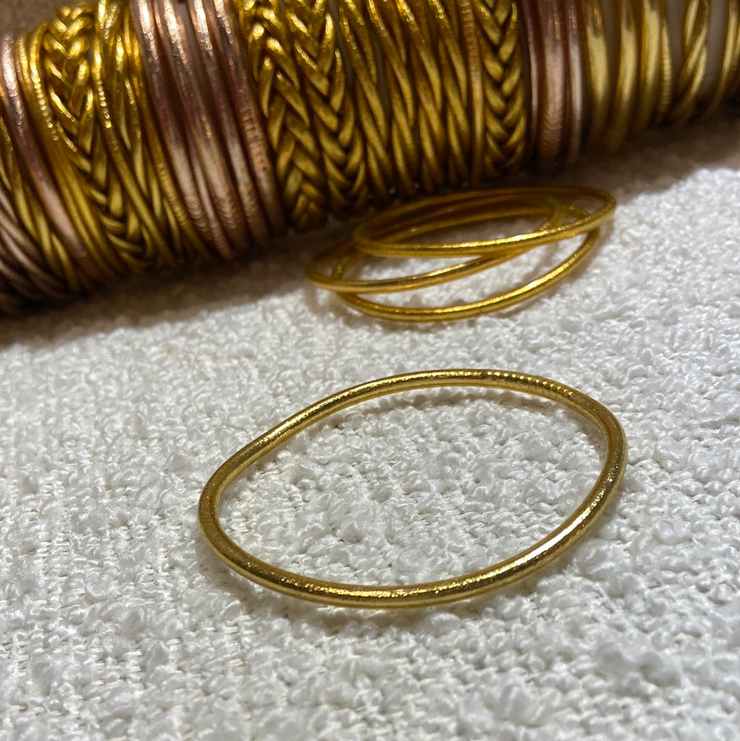 Jonc Bouddhiste fin sans mantra taille M - Doré