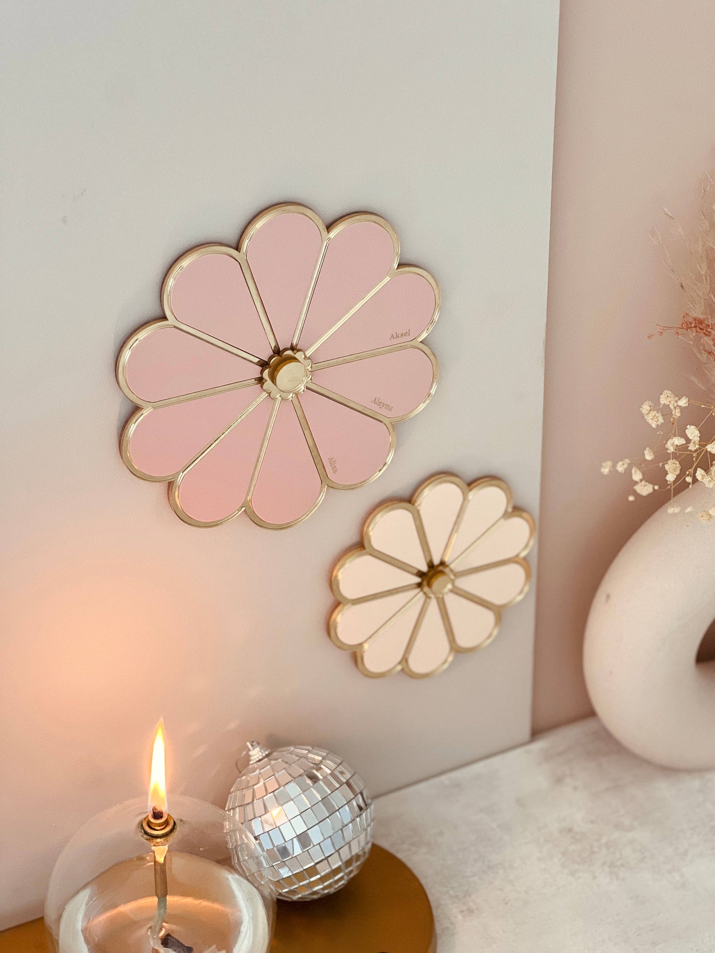 Bijou de mur Fleur en plexiglas - 9 cm de diamètre