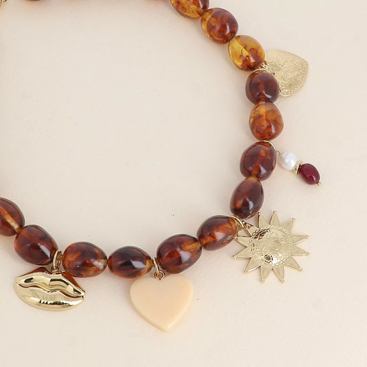 Collier coeur en résine marron et pierres naturelles
