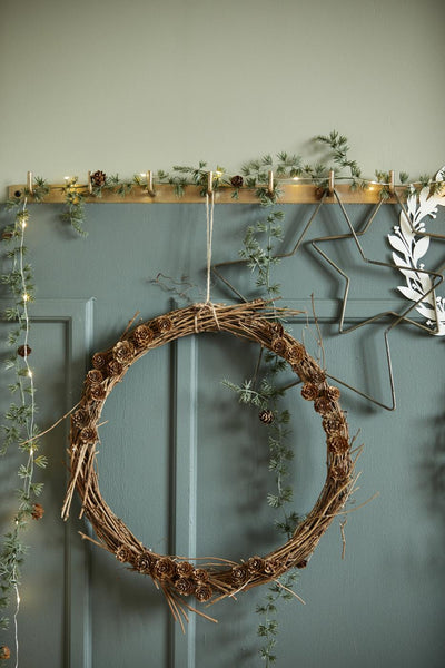 Couronne naturelle avec cônes de mélèze