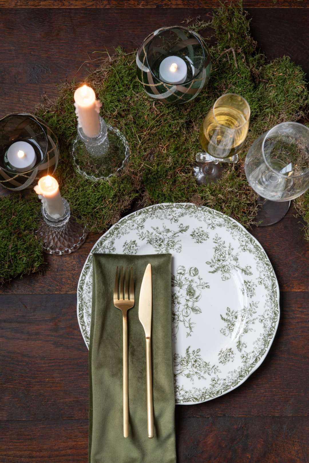 Assiette fleurs céramique vert foncé et blanc large