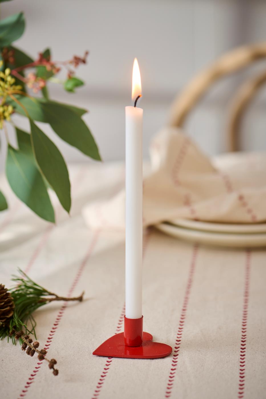 Bougeoir pour bougie fine en forme de cœur rouge