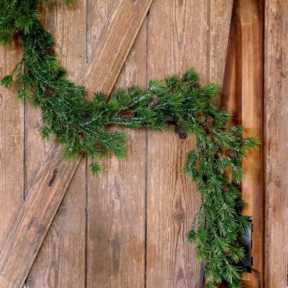 Fleur Vigne avec sapin et pommes de pin