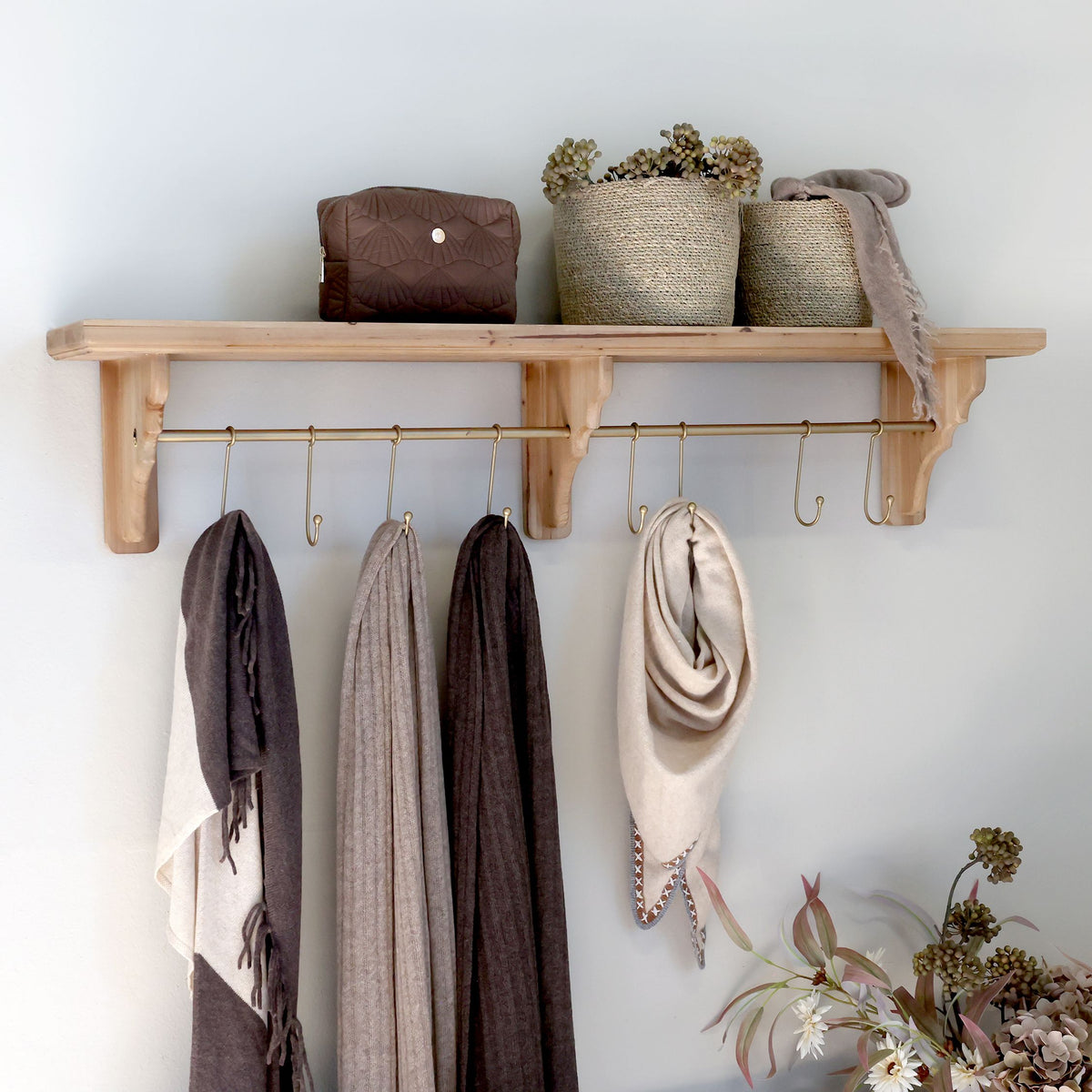 Étagère avec crochet