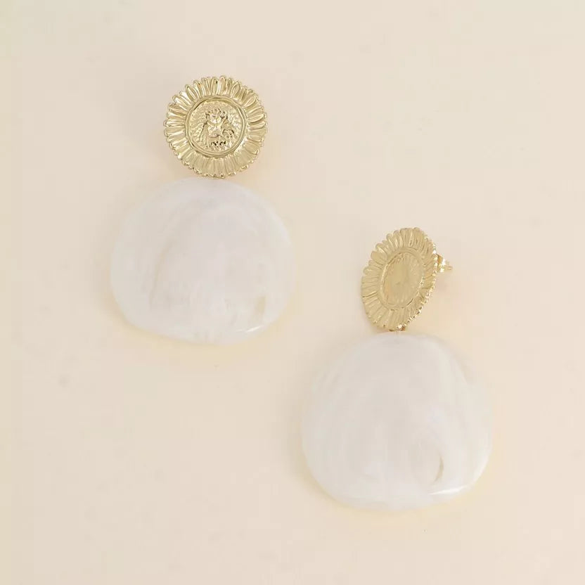 Boucles pendantes Adélaïde - fleur texturée et pièce en acétate