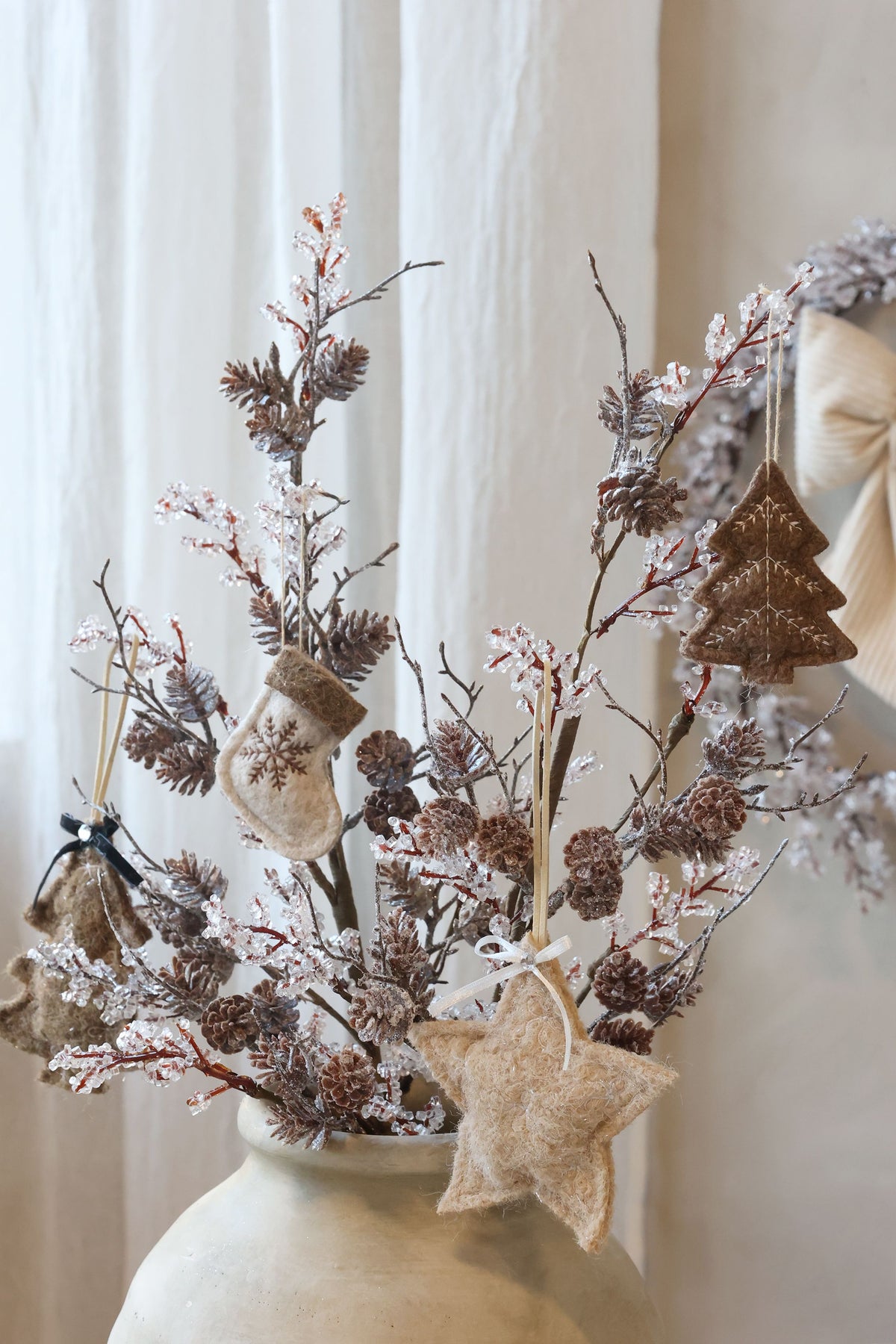 Crochets de suspension en feutrine avec un sapin de Noël et une étoile set de 2