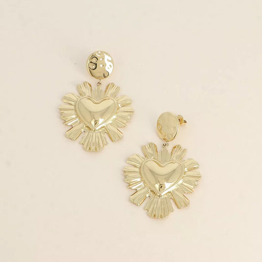 Boucles pendantes - pièce ronde martelée et coeur texturé