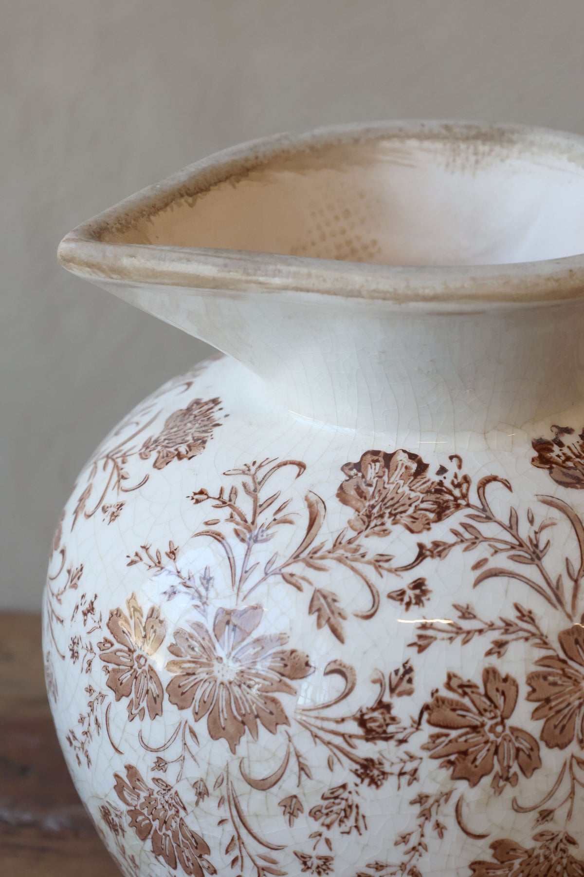 vase Grenoble avec motifs florales