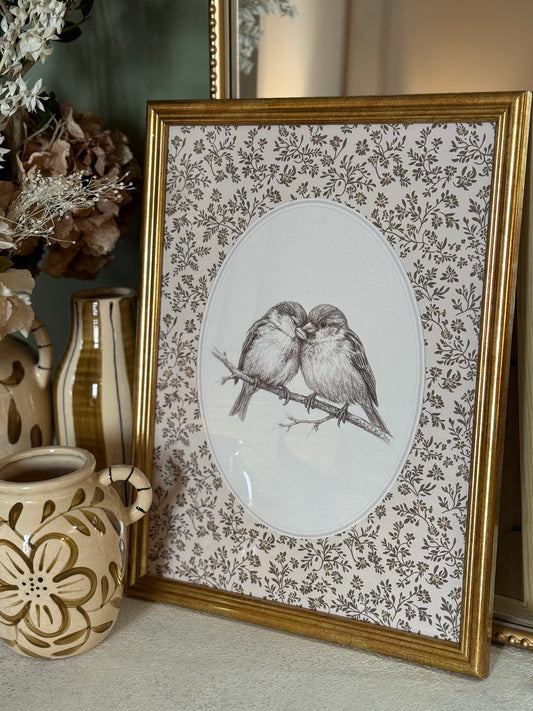 Cadre couple oiseaux câlins