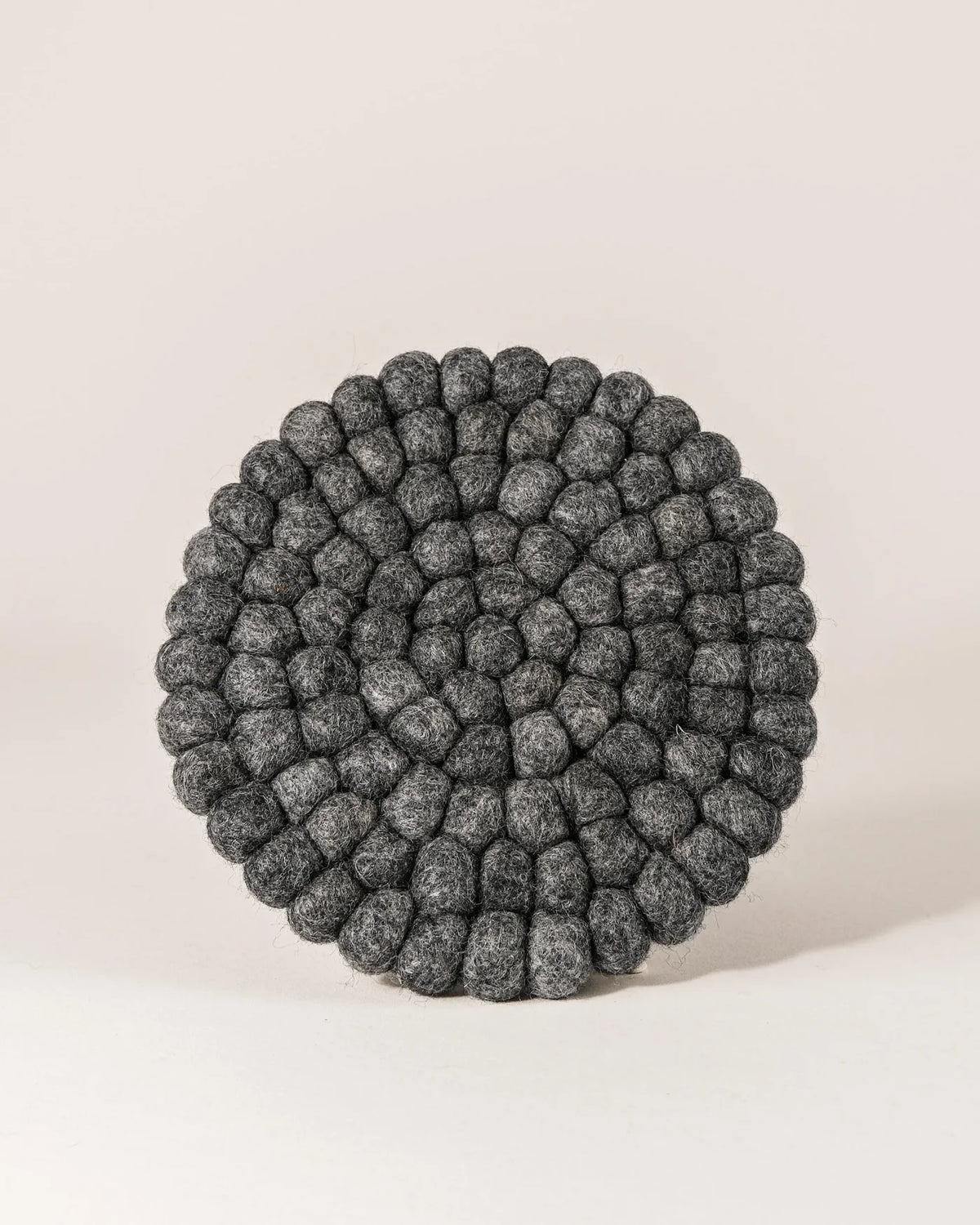 Dessous de plat boule en laine gris