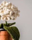 Petit pot d'hortensia en laine feutrée