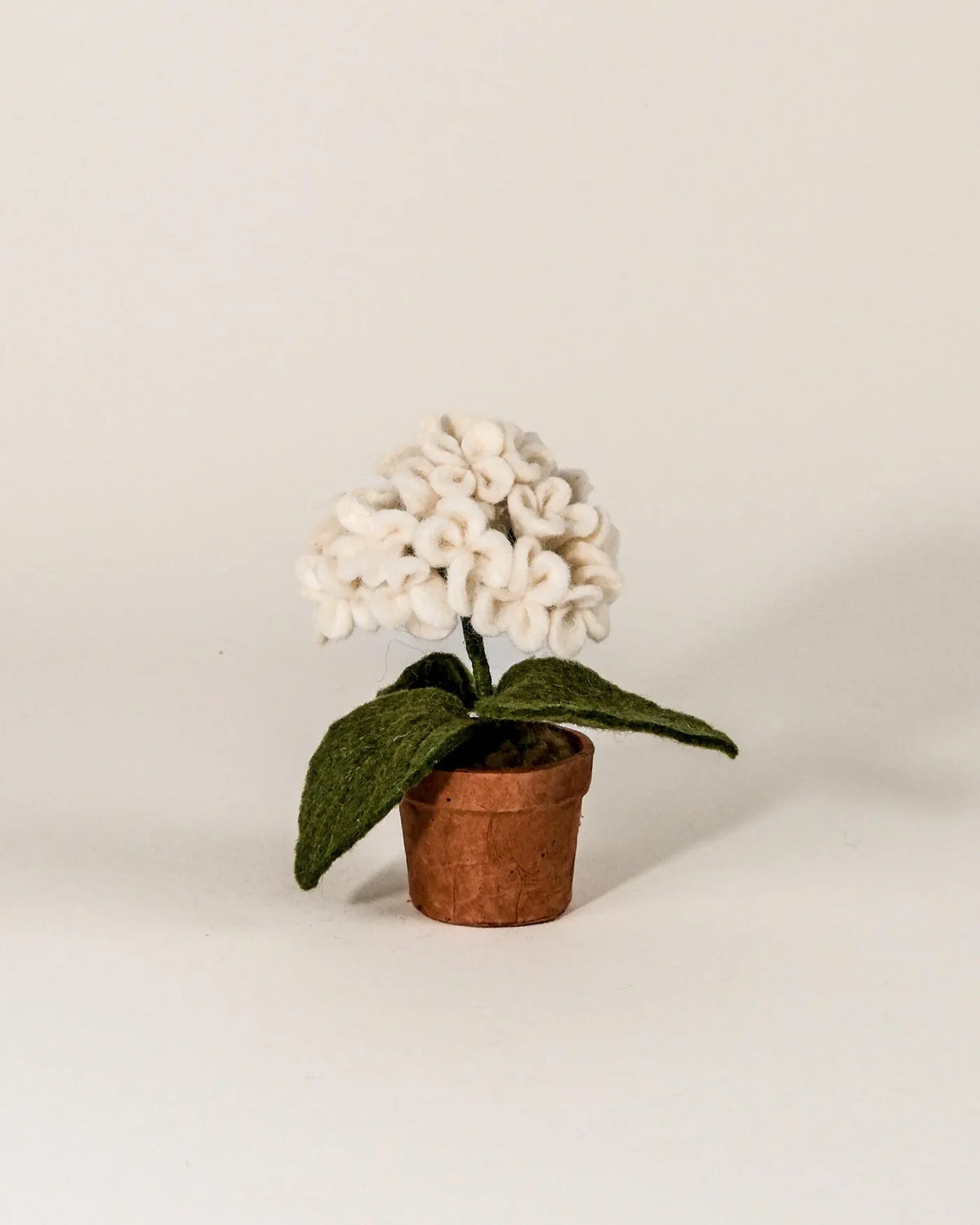 Petit pot d'hortensia en laine feutrée