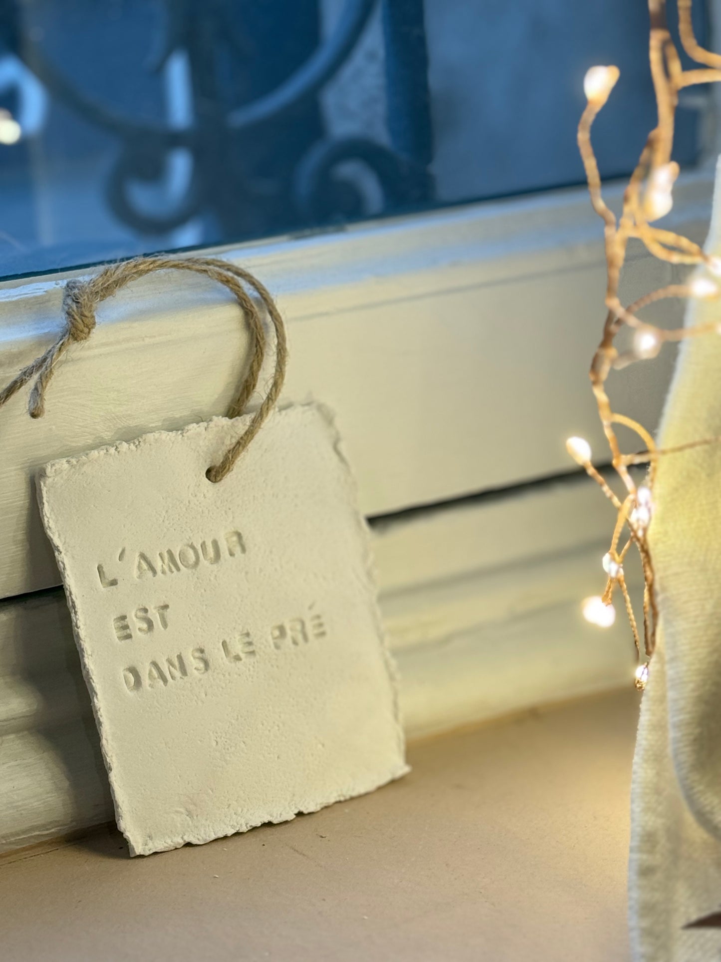 Plaque message argile "l'amour est dans le pré"