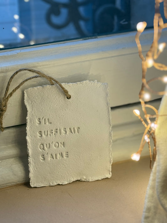 Plaque message argile "s'il suffisait qu'on s'aime"