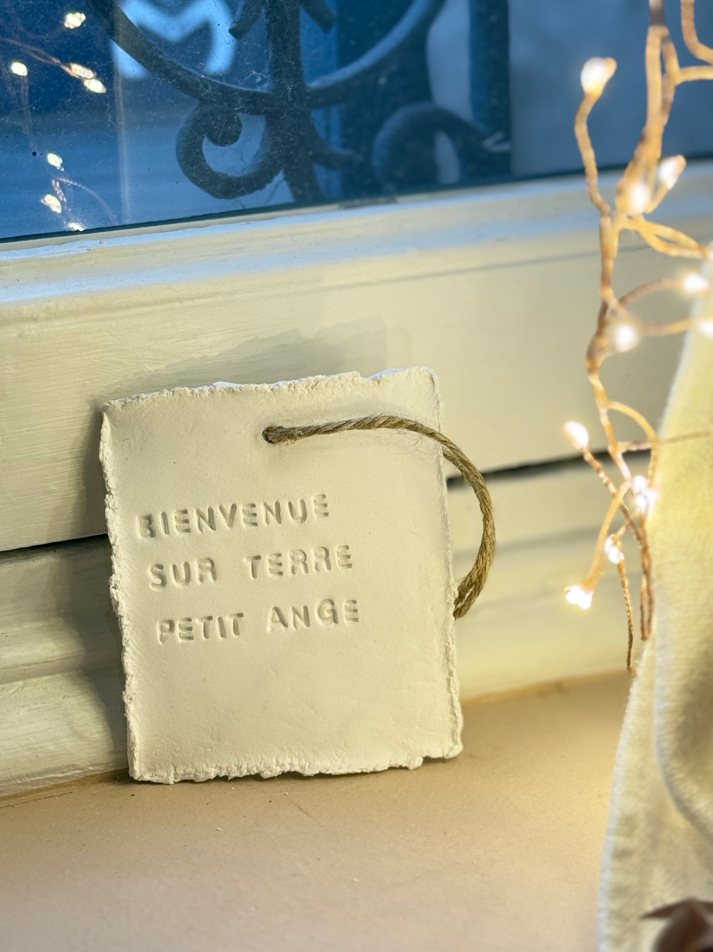 Plaque message argile "bienvenue sur terre petit ange"