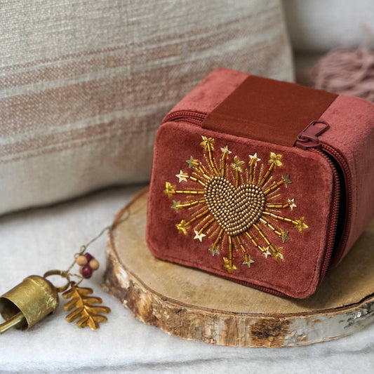 Boîte velours brodée perles Coeur radieux, bois de rose