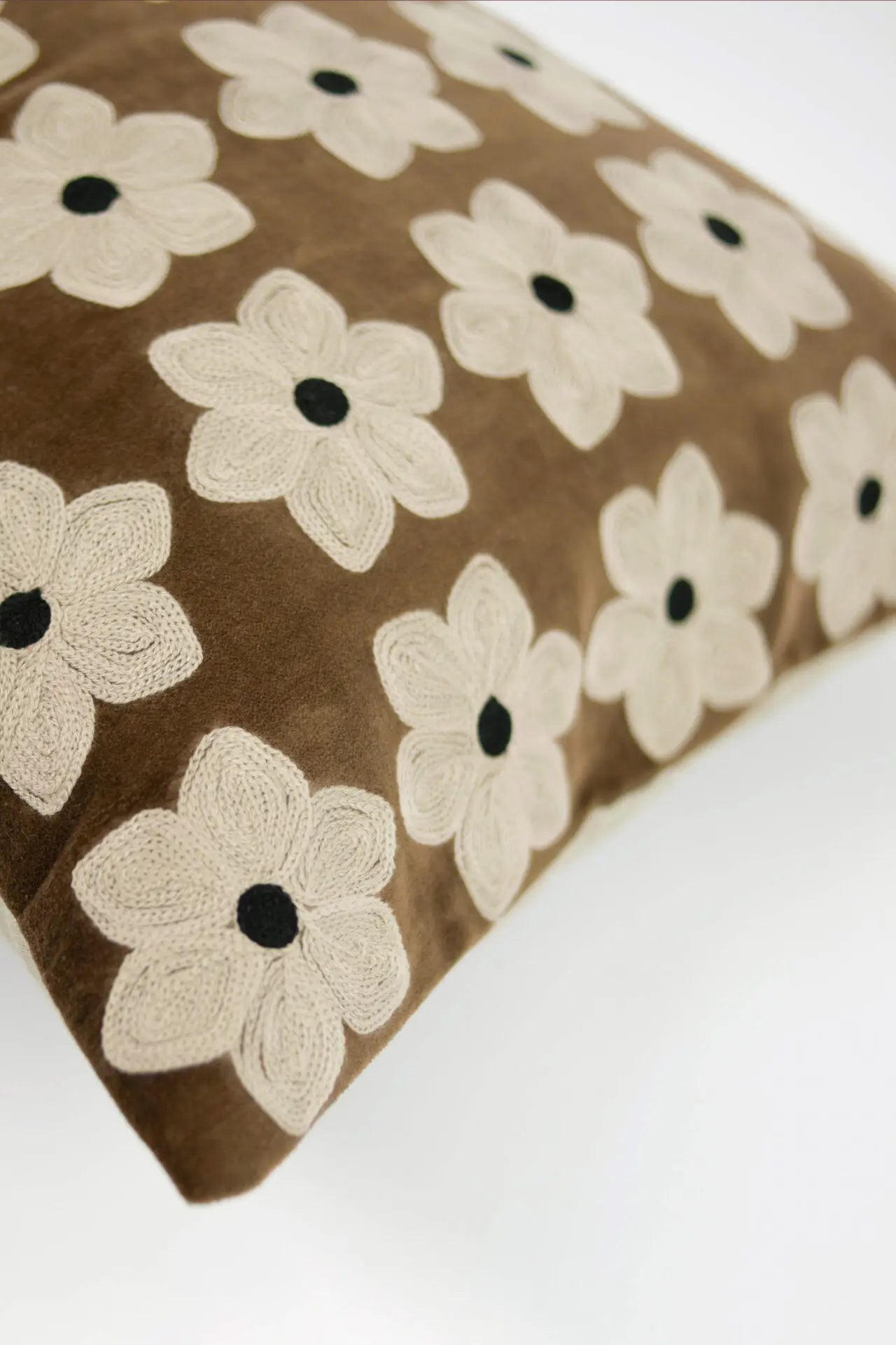 Coussin Daisy brown 40x60