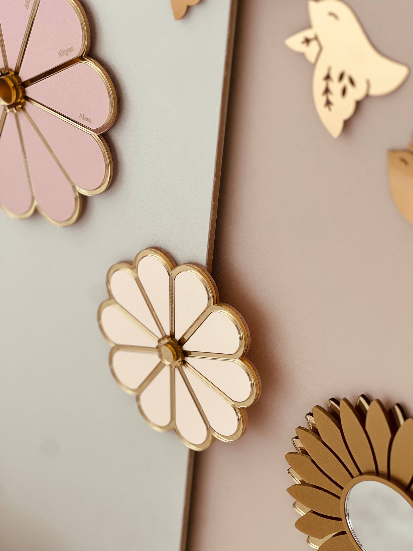Bijou de mur Fleur en plexiglas - 17 cm de diamètre