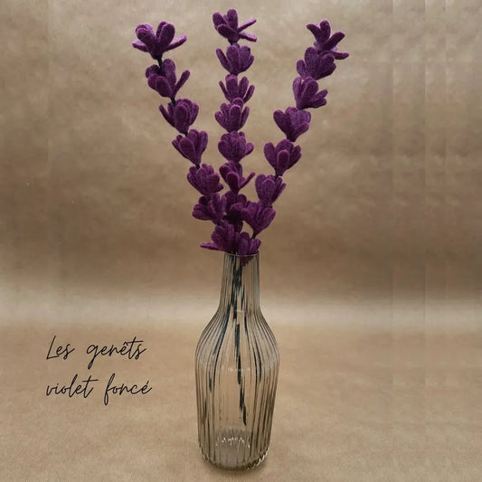 Branche de genêt violet clair