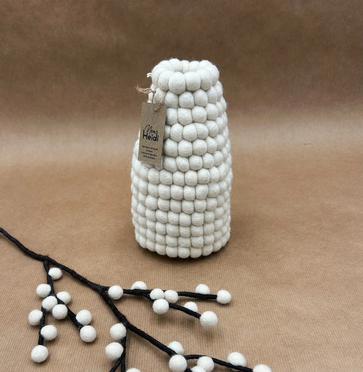 Vase boules feutrine blanc
